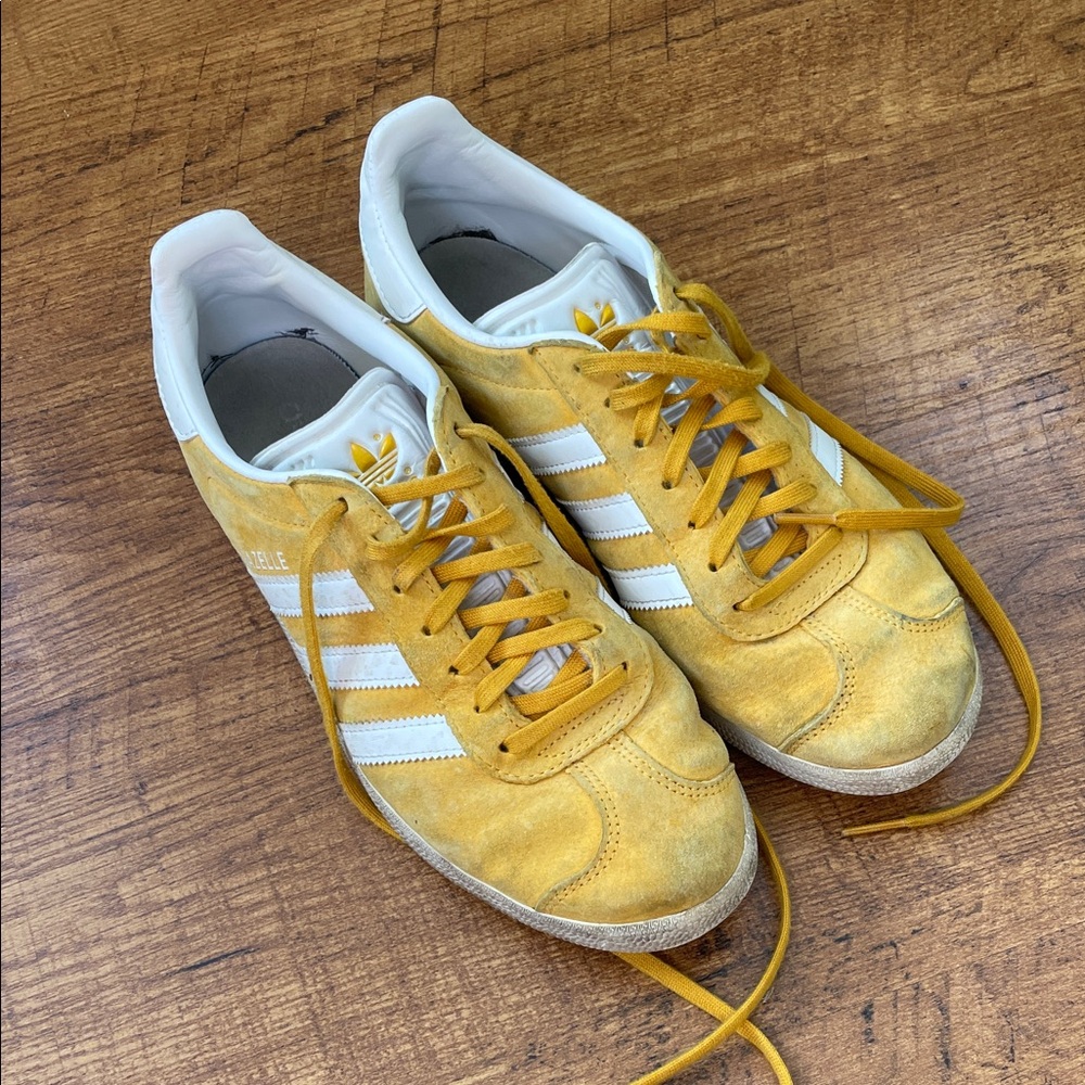 Adidas Men's Mustard and White Gazelle Sneakers
